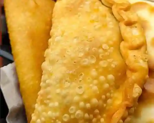 Empanada Camaron y Queso