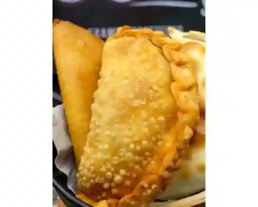 Empanada Aceitunas Jamón y Queso