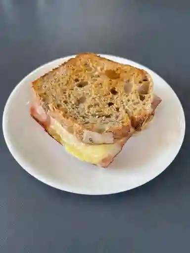 Sandwich Jamón Queso en Pan de Masa Madre