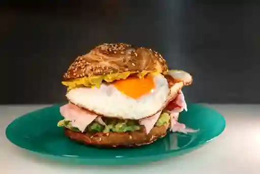 Bagels de Jamón Casero Nanai, Palta y Huevo Frito