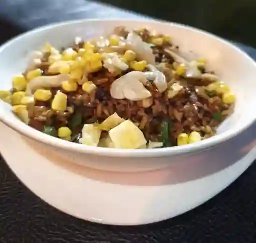 Yakimeshi Vegetariano más Dos Arrollados Primavera