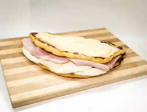 Cachapa con Jamon y Queso