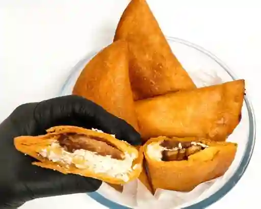 Empanada Tajada con Queso