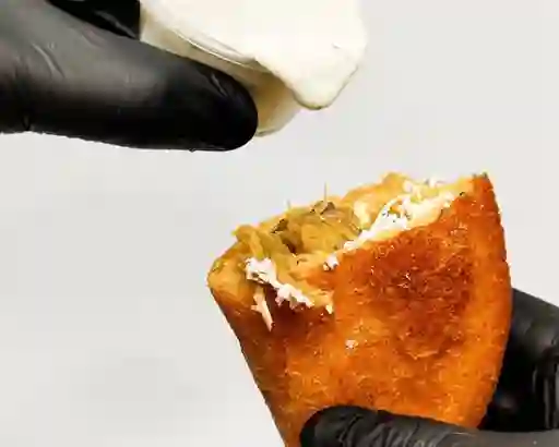 Empanada Pelua (Carne Mechada y Queso)