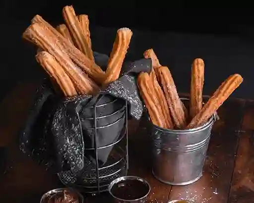 18 Churros Españoles con 6 Tequeñosy 3 Salsas