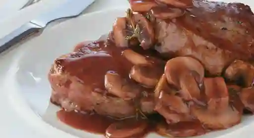 Carne con Champiñoes