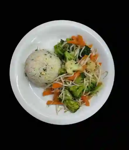 Chapsui de Verduras con Arroz Chaufán