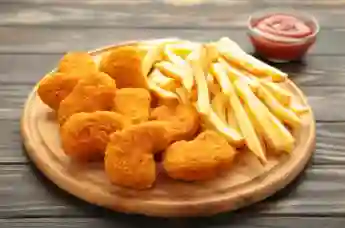 Nuggets de Pollo Papas Fritas