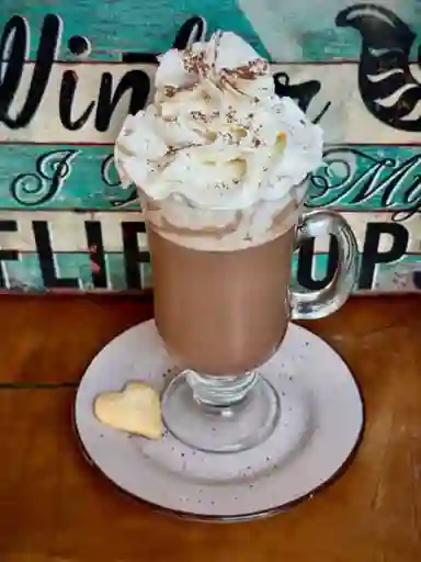 Chocolate Caliente y Chantilly 12 Oz