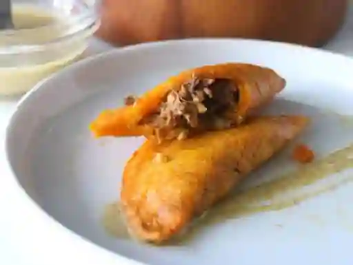 Empanada de Carne Mechada