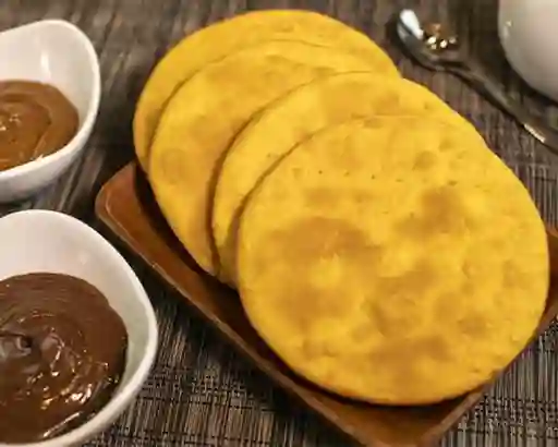 4 Sopaipillas Caseras 2 Salsas