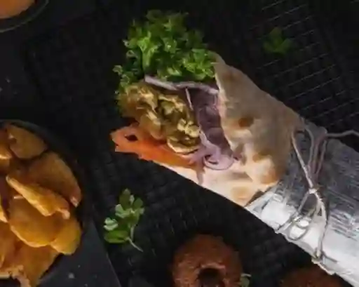 Chicken Chicken 1 Acompañamiento 1 Salsa