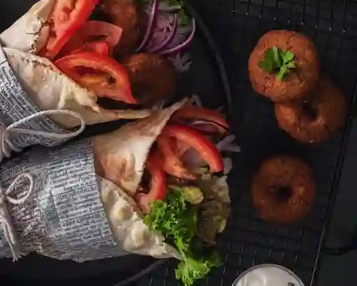 2 Shawarma a Elección Porción Falafel 1 Papa Crinkle 1 Sa