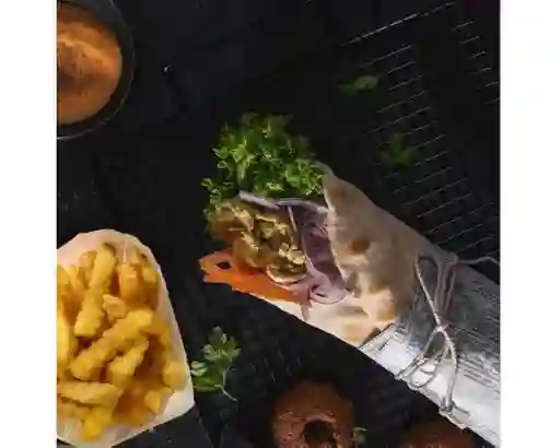 Chicken Chicken 1 Acompañamiento 1 Salsa