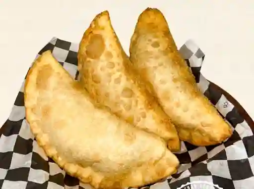 Empanada Pollo Queso 18 Cm