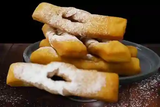 24 Calzones+ 6 Salsas