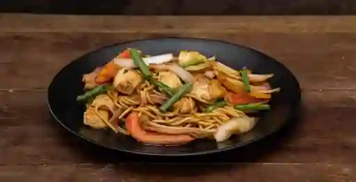 Tallarín Salteado Pollo