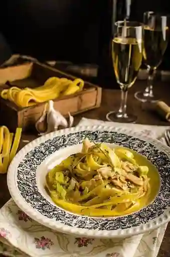 Pasta Fresca Fettucine ,salsa Curry