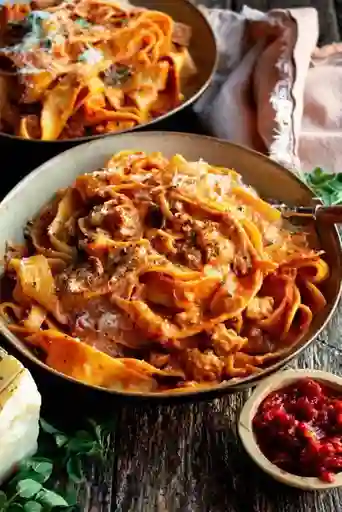 Pasta Fresca Fettucine ,salsa Curry