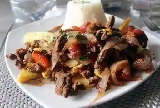 Lomo Saltado de Carne de Res