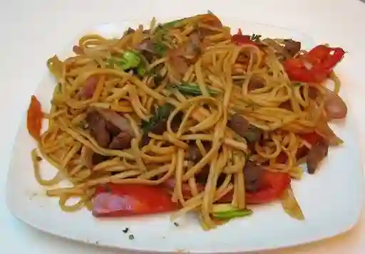 Tallarín Salteado de Pollo