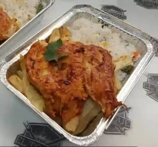 Pechuga a las Brasas Ensalada y Pebre