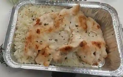 Pechuga a la Plancha, Ensalada y Pebre