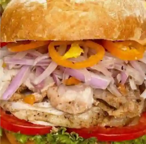 Sánguche con Chicharrón de Cerdo