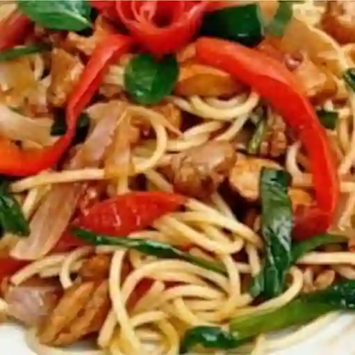 Tallarin Saltado de Pollo