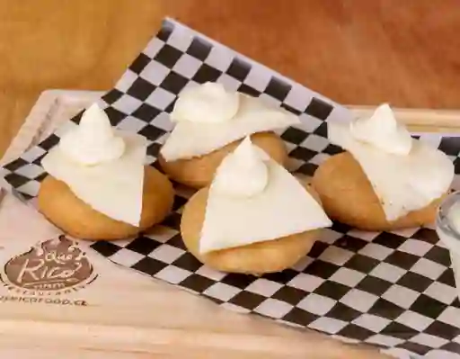 Arepitas con Nata y Queso de Mano (4 Unds)