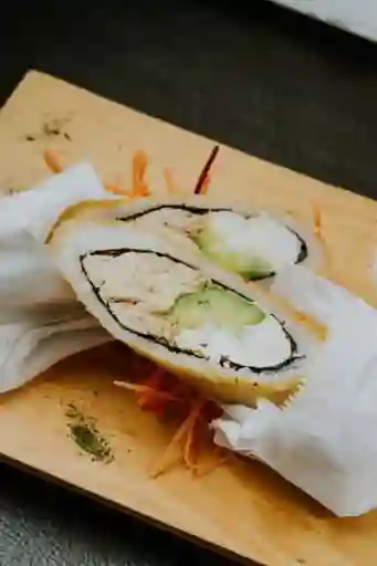 Hand Roll de Pollo, Queso Crema y Palta