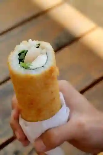 Hand Roll de Camarón, Queso Crema y Cebollín