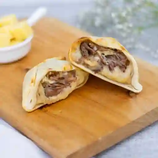 Empanada Mechada Queso