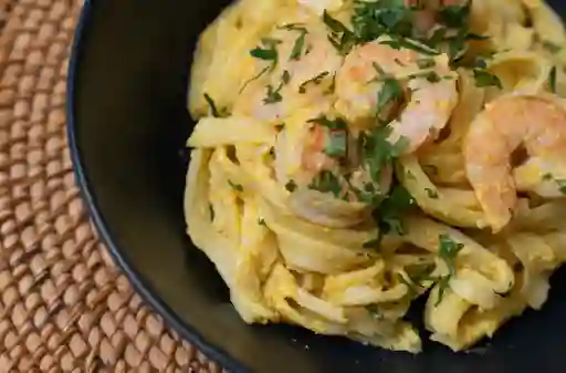 Tallarines a la Huancaína con Camarones