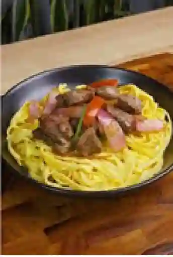 Tallarines a la Huancaína con Salteado 3 Sabores