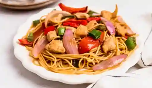 Tallarín Salteado de Pollo