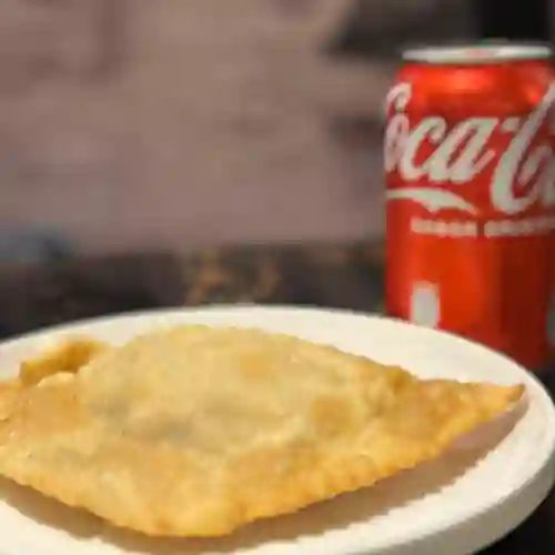 Empanada de Mariscos + Bebida 350 ml