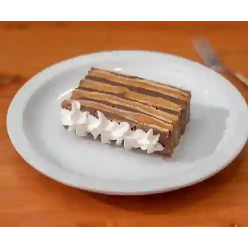 Trozo de Torta de Panqueque Chocolate Manjar