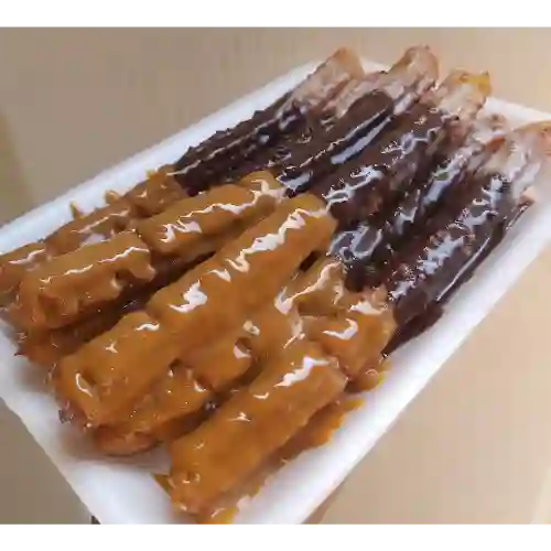 8 Churros con Salsas