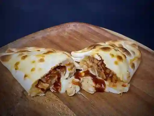 Empanada Pollo Queso y Salsa Bbq