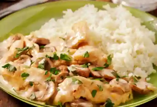 Pollo Champiñón con Arroz