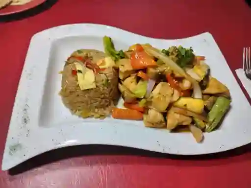 Saltado de Pollo con Verduras