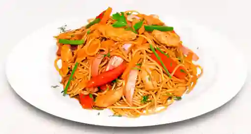 Tallarín salteado de pollo