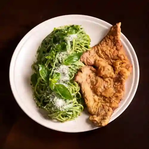 Tallarin en Salsa Pesto y Milanesa
