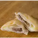 Empanada de Queso con Carne Mechada