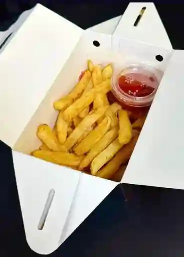 Papas Fritas y Salsa