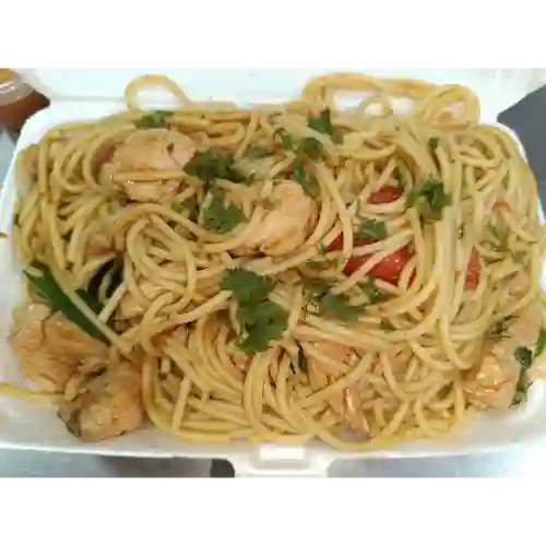 Tallarin Salteado de Pollo