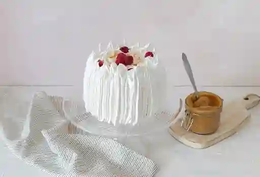 Torta Merengue de Frambuesa y Manjar 10