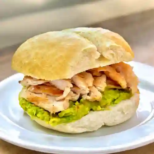 Marraqueta con Pollo y Palta