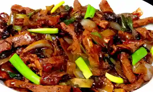 Carne ajo papas fritas y arroz chaufan